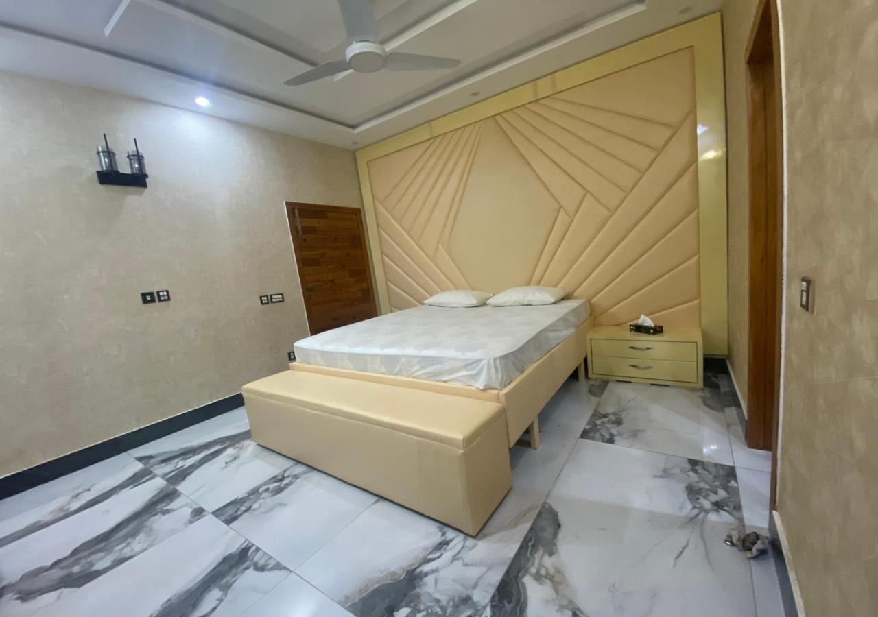Burj Al Bahria Town Luxury Suites ラホール エクステリア 写真