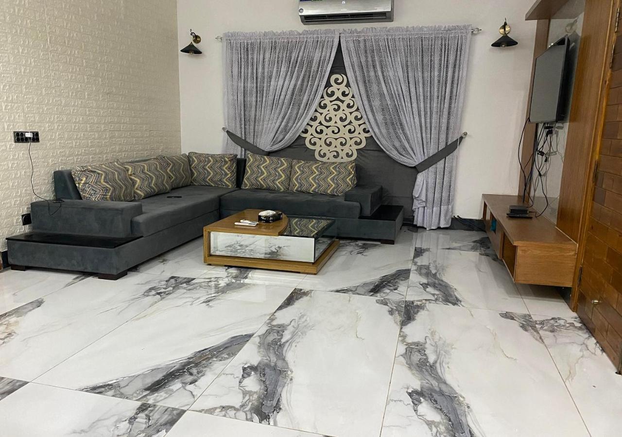 Burj Al Bahria Town Luxury Suites ラホール エクステリア 写真