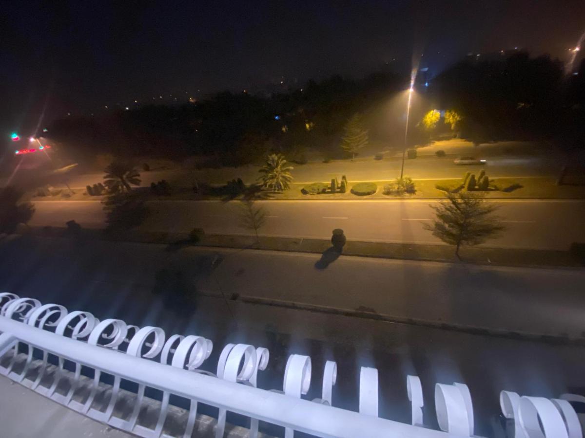 Burj Al Bahria Town Luxury Suites ラホール エクステリア 写真