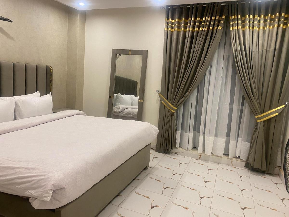 Burj Al Bahria Town Luxury Suites ラホール エクステリア 写真