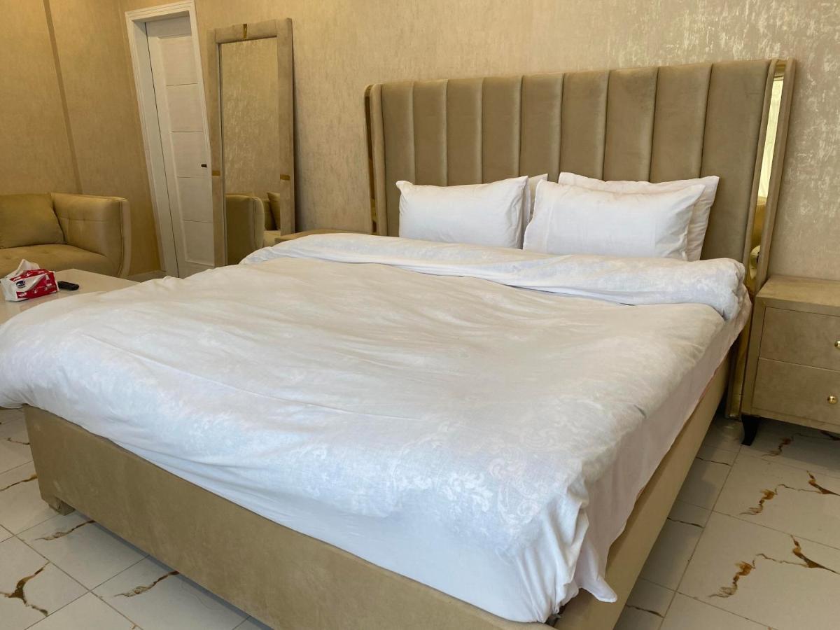 Burj Al Bahria Town Luxury Suites ラホール エクステリア 写真