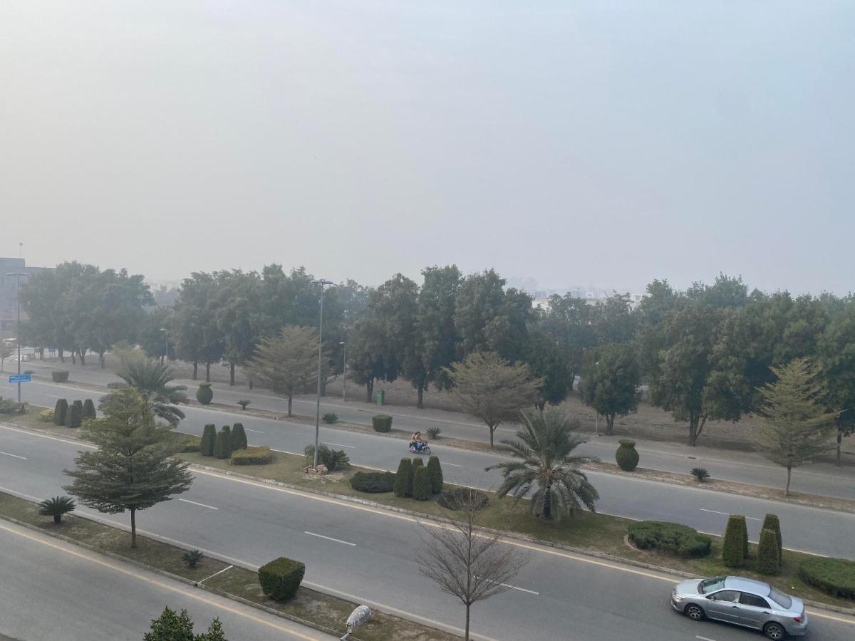 Burj Al Bahria Town Luxury Suites ラホール エクステリア 写真