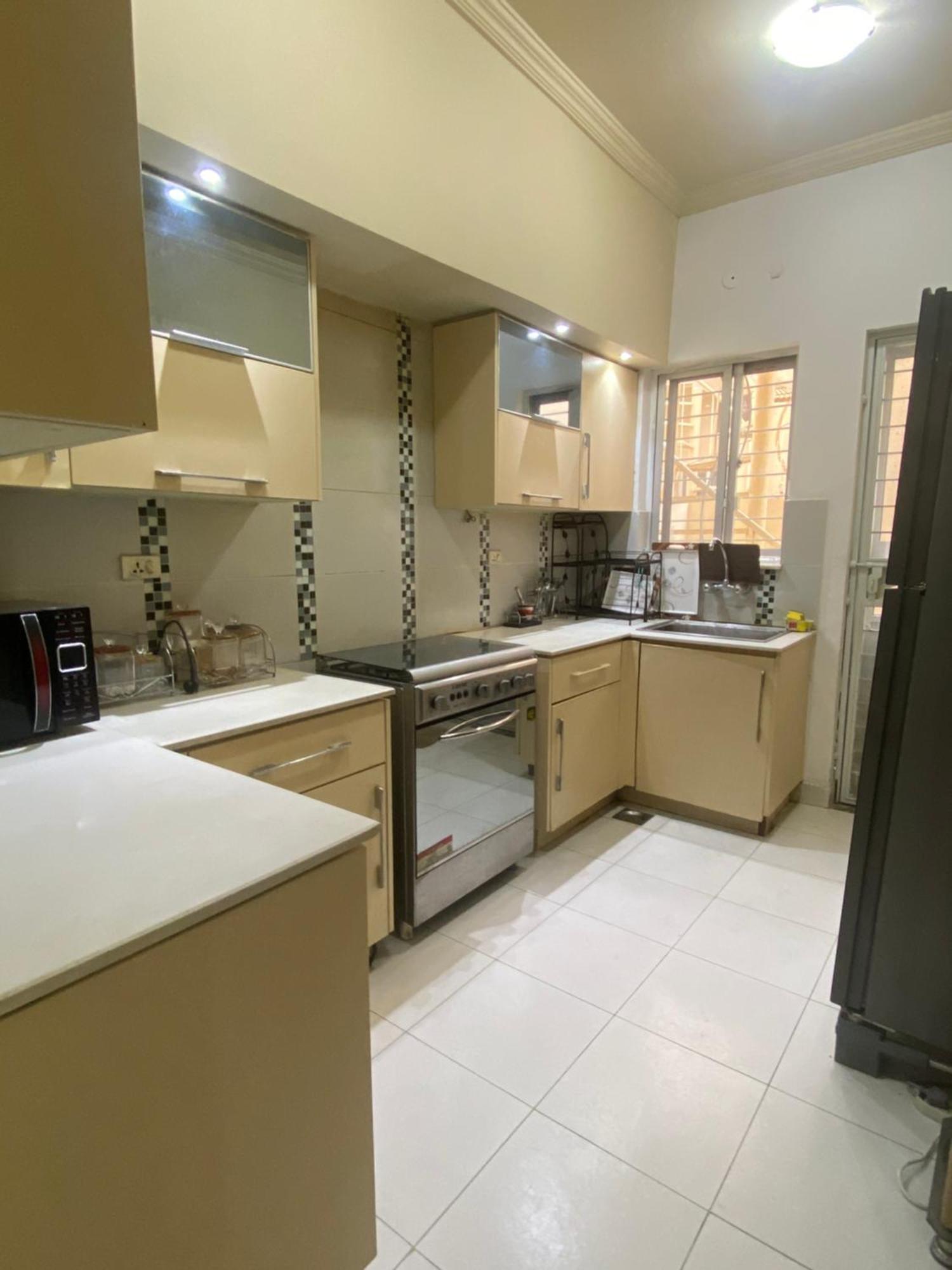 Burj Al Bahria Town Luxury Suites ラホール エクステリア 写真