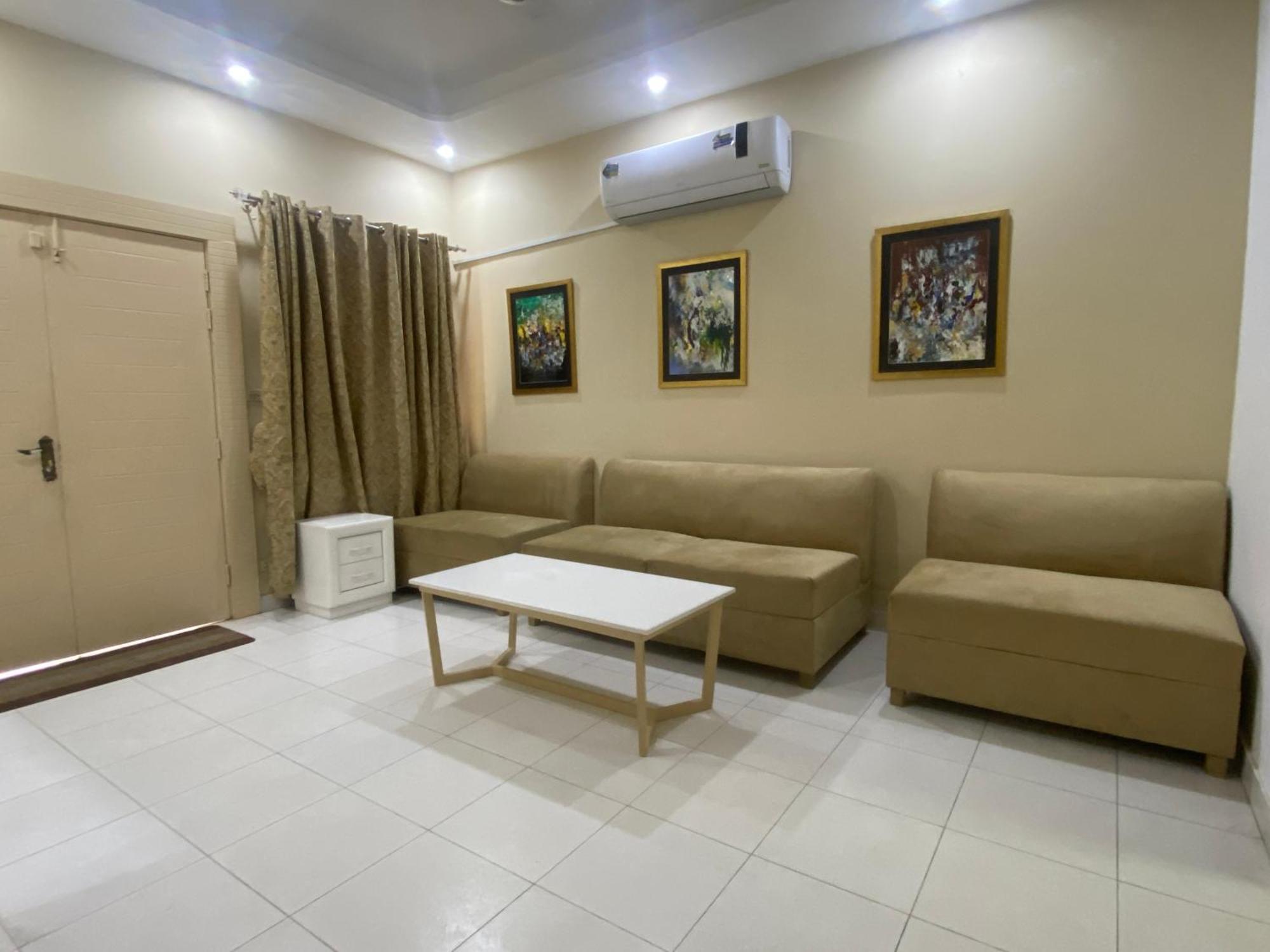 Burj Al Bahria Town Luxury Suites ラホール エクステリア 写真