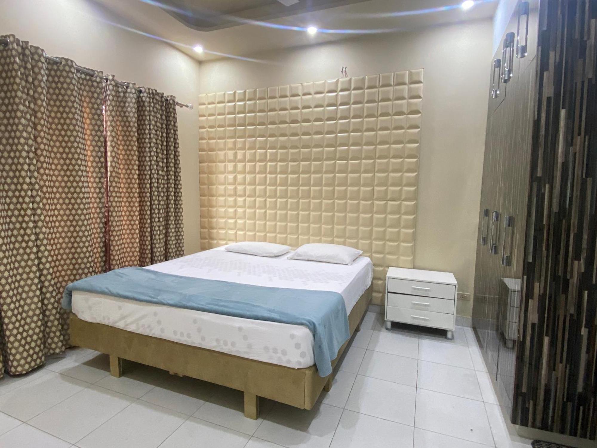 Burj Al Bahria Town Luxury Suites ラホール エクステリア 写真