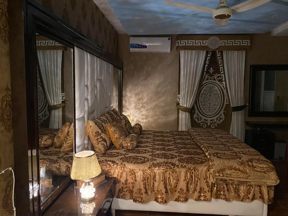 Burj Al Bahria Town Luxury Suites ラホール エクステリア 写真