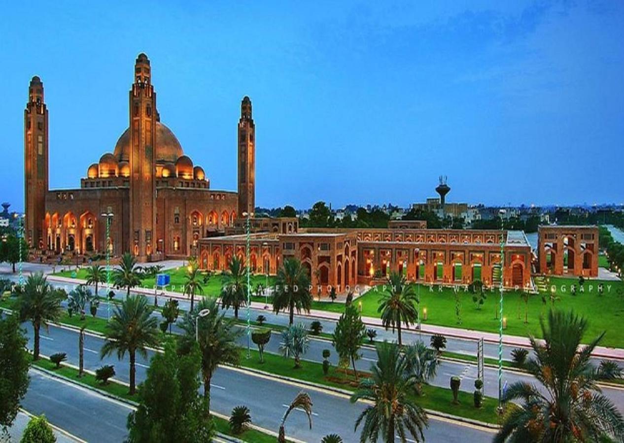 Burj Al Bahria Town Luxury Suites ラホール エクステリア 写真