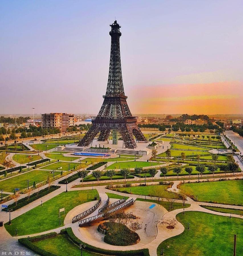 Burj Al Bahria Town Luxury Suites ラホール エクステリア 写真