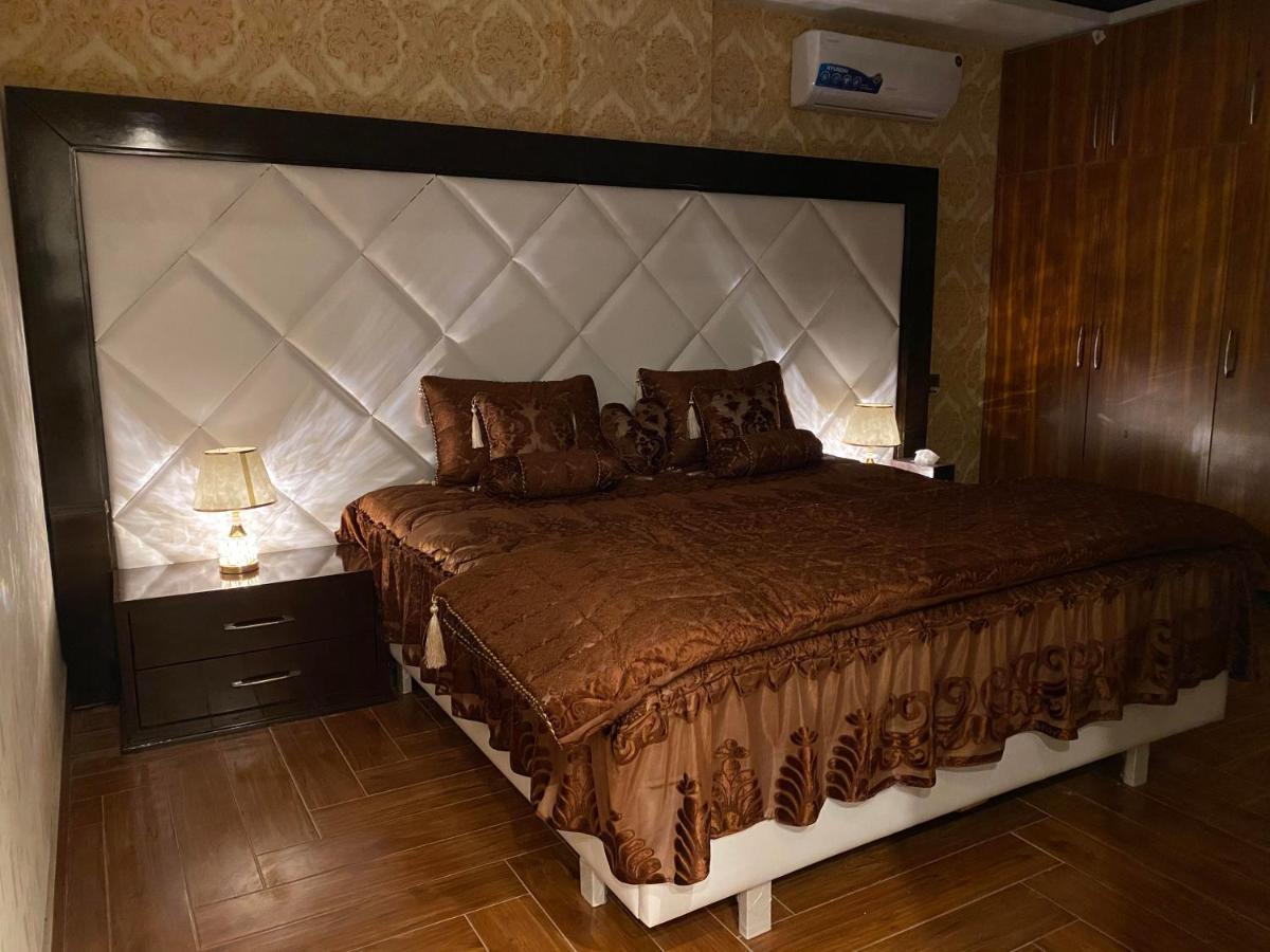 Burj Al Bahria Town Luxury Suites ラホール エクステリア 写真