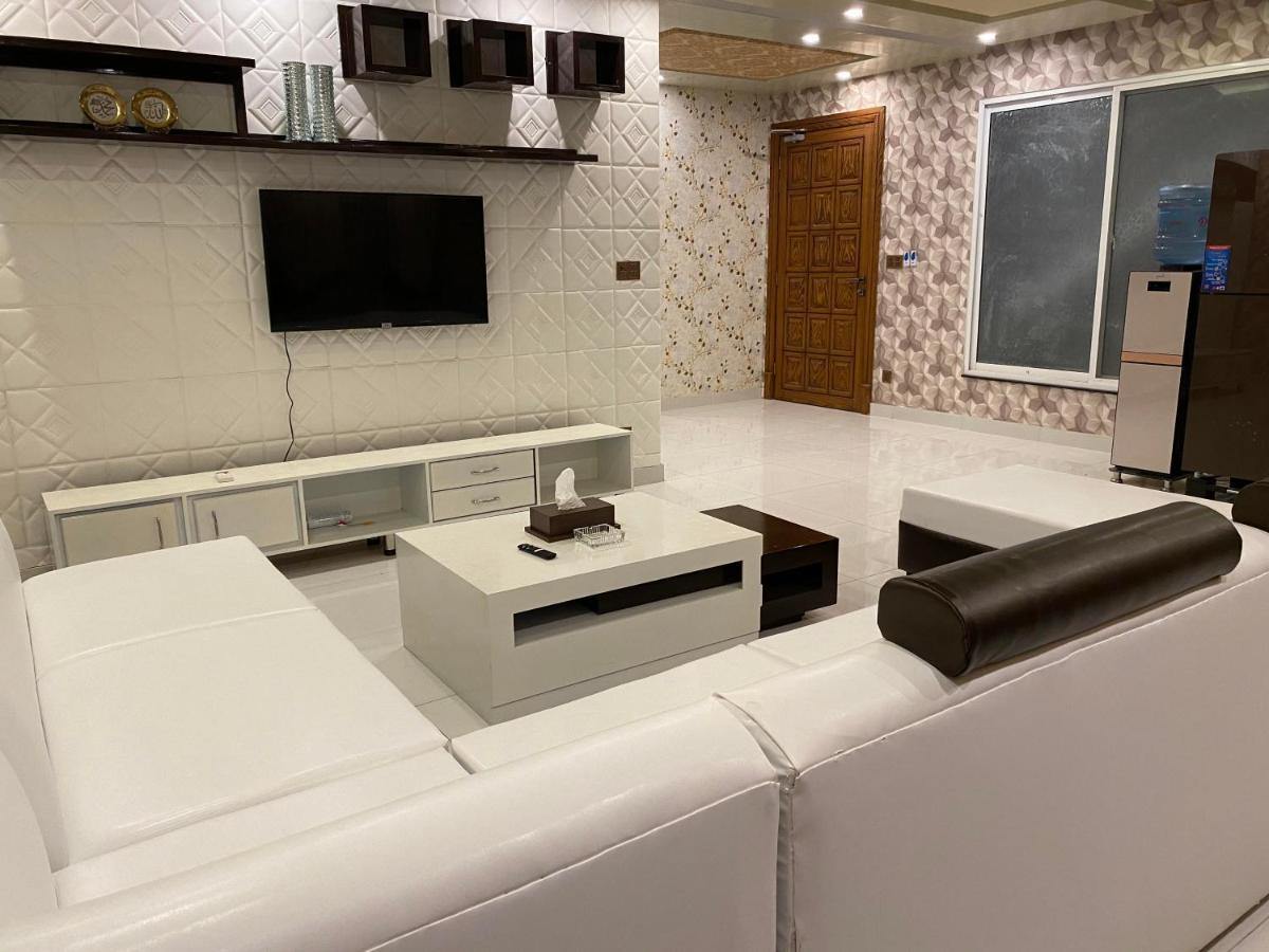 Burj Al Bahria Town Luxury Suites ラホール エクステリア 写真