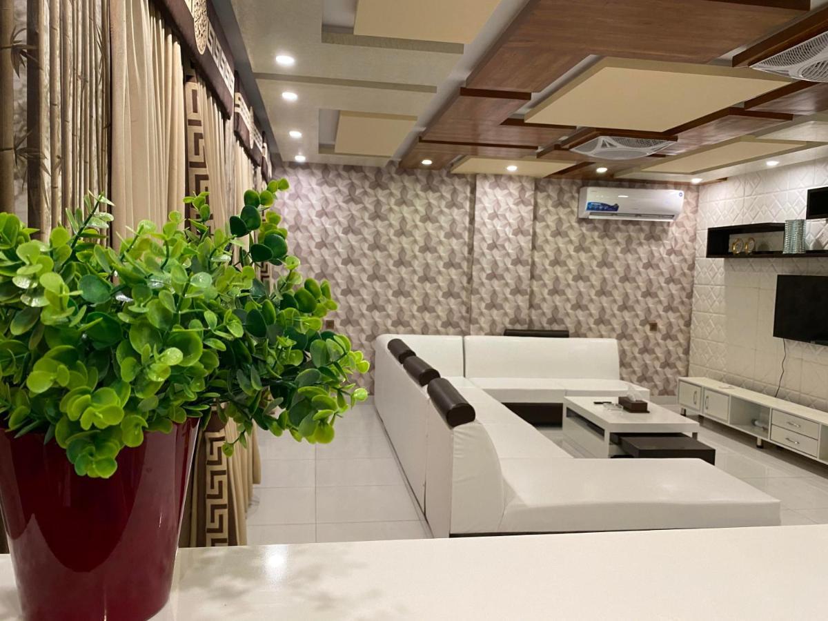 Burj Al Bahria Town Luxury Suites ラホール エクステリア 写真